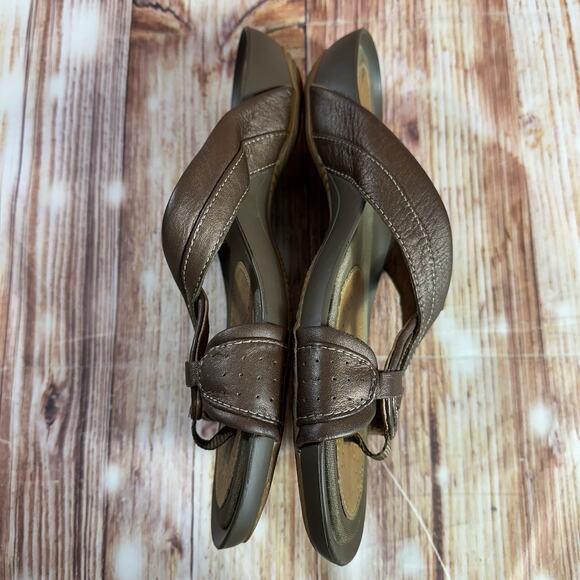 Clarks Sandals Sz 9 Bronze Leather Open Toe Slides Flip Flops Thong Flats Shoes - Picture 7 of 11